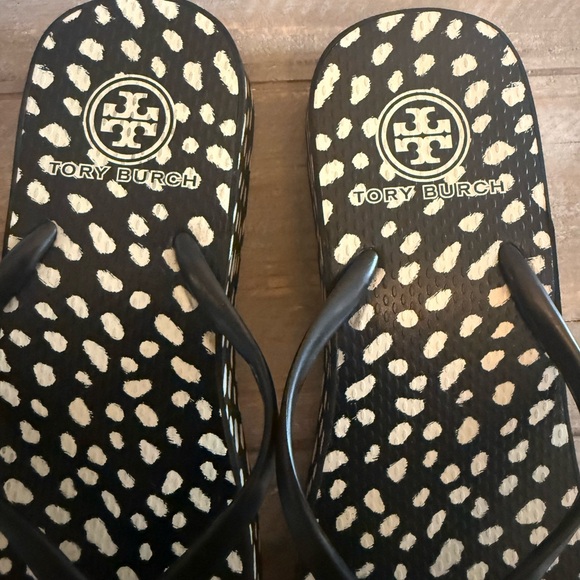Tory Burch Black and Cream Patterned Flip Flops - Picture 3 of 8